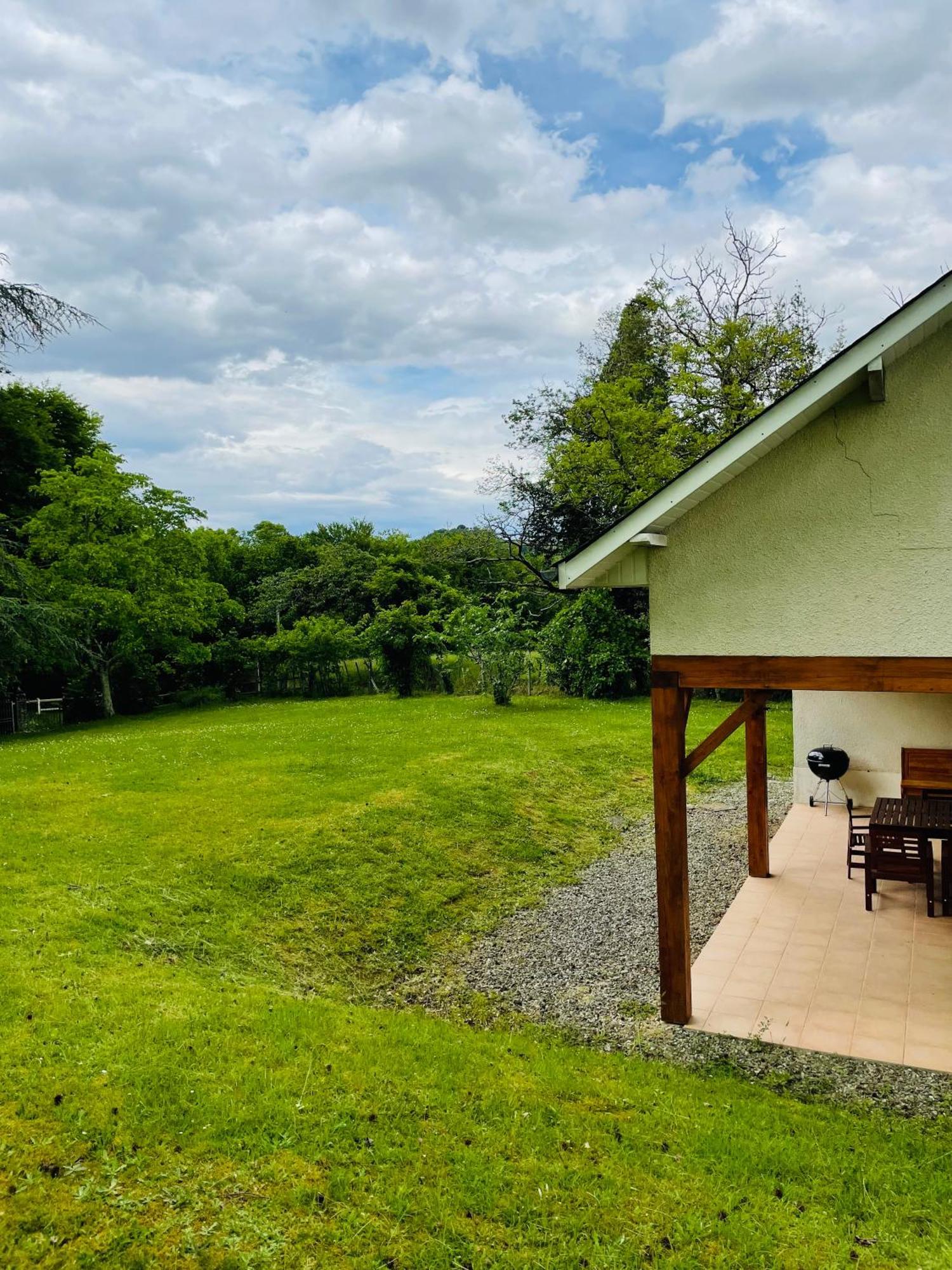 L'Oree Des Roses, Hebergement De Vacances Avec Jardin Et Piscine Gan 外观 照片